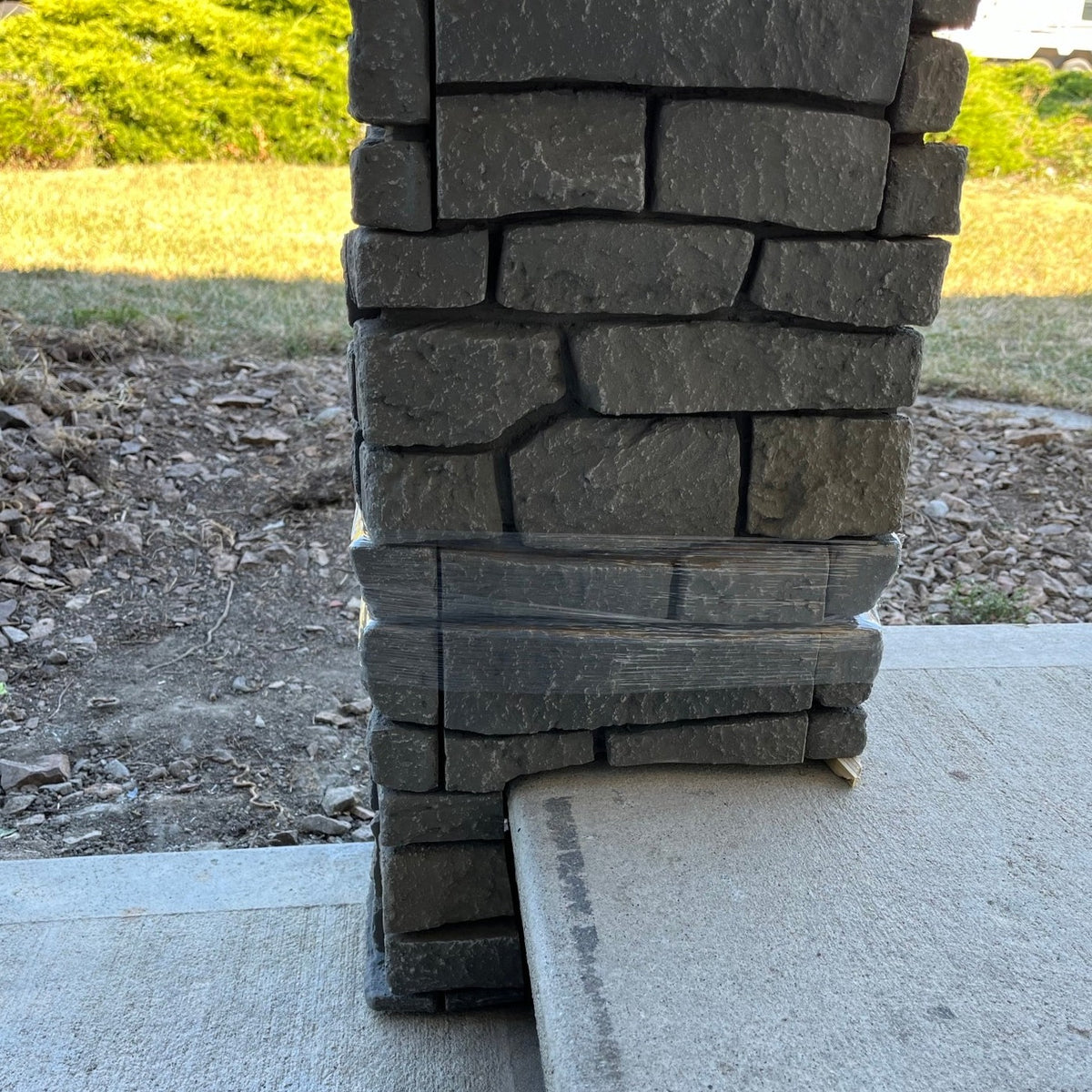 Faux Ridge Stone Pillar Panel - Grey Brown